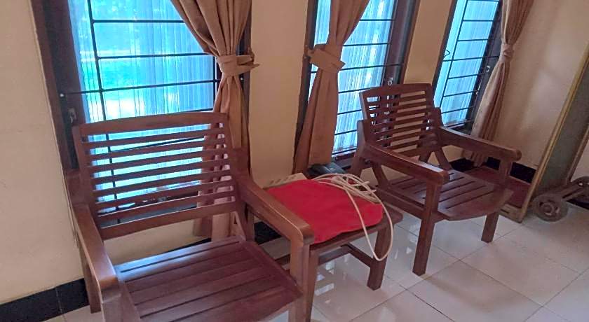 Capital O 93391 Golden Manggis Hotel Near SMKN 1 Lingsar