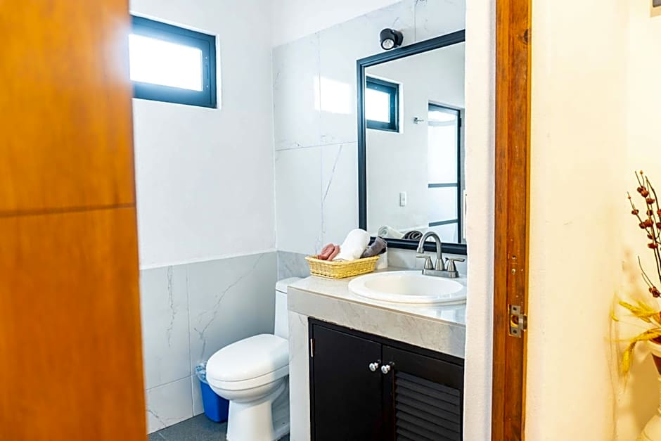 Spacious Room with Ensuite and Work Desk