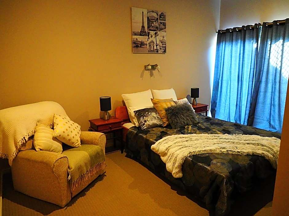 Accommodation on Westlake Mount Ommaney