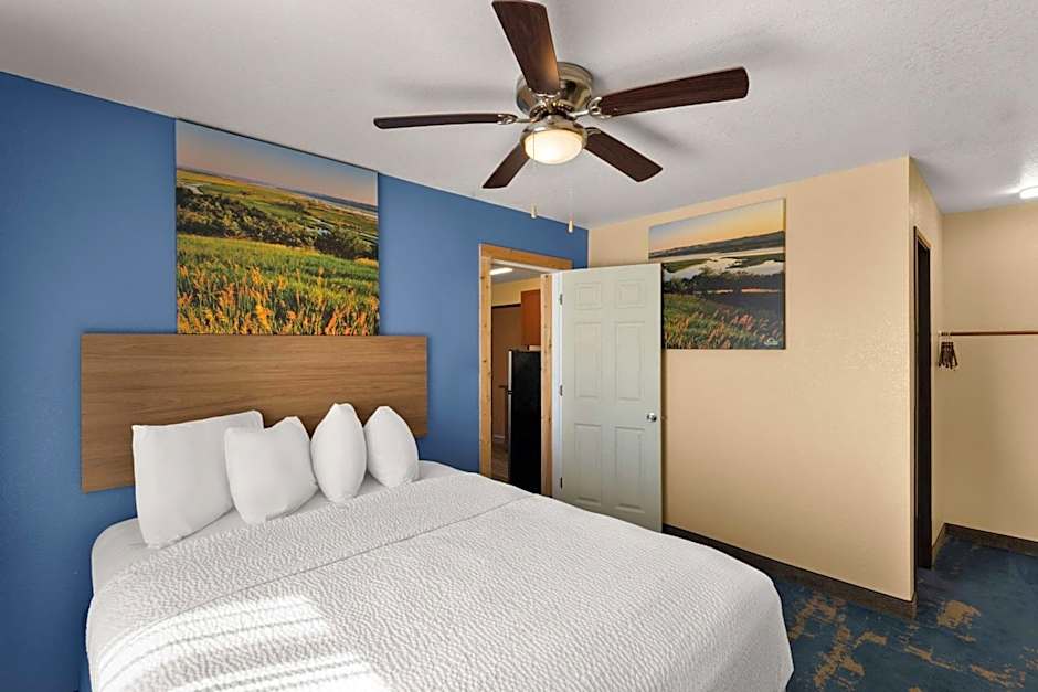 Days Inn by Wyndham Newton