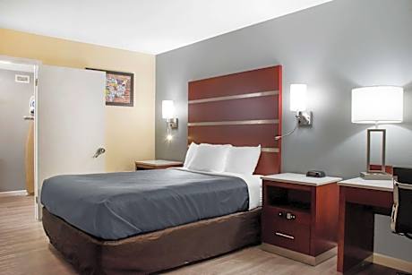 Queen Room - Accessible/Non-Smoking