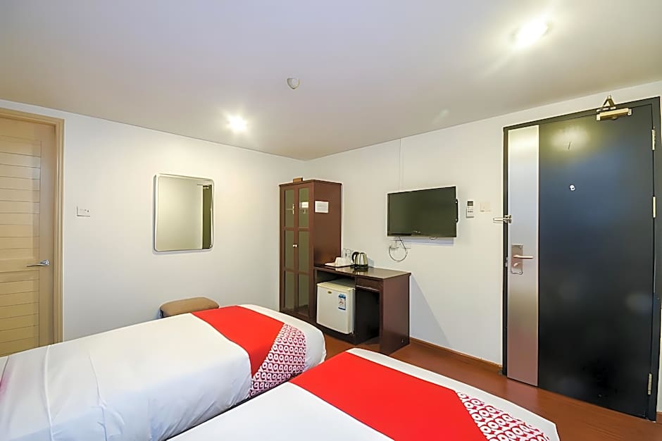 Super OYO 976 Dragon Inn