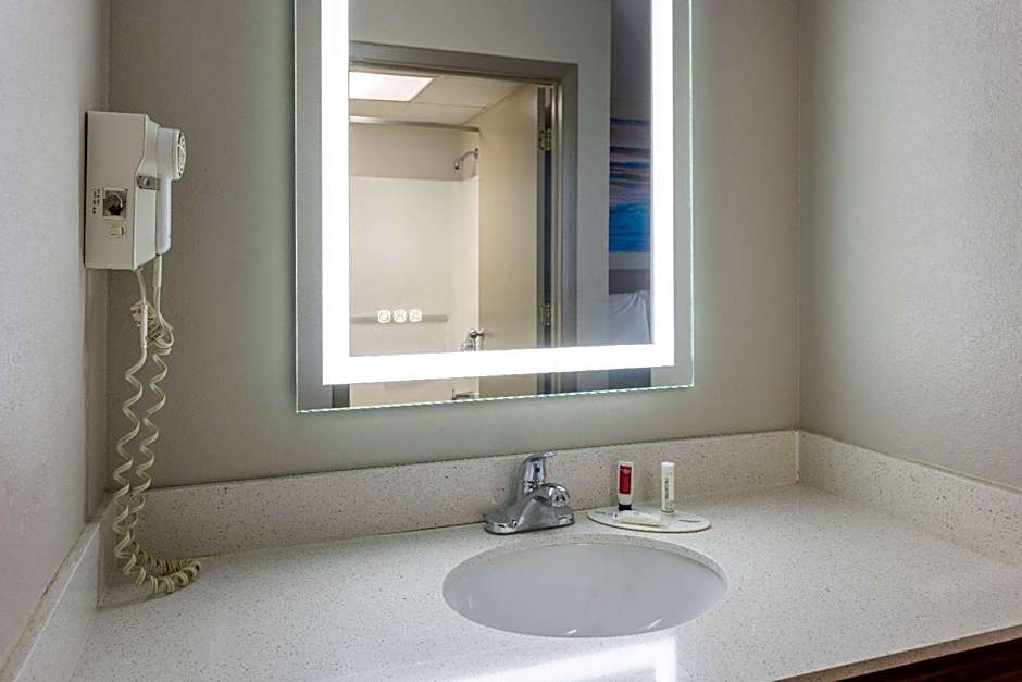 Days Inn by Wyndham Louisburg