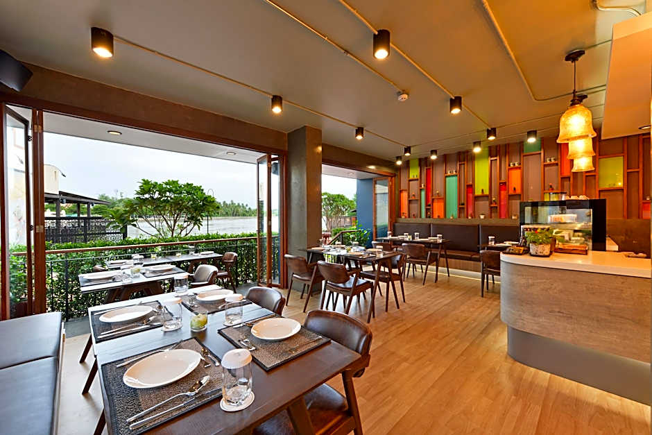 Amphawa Riverfront Hotel