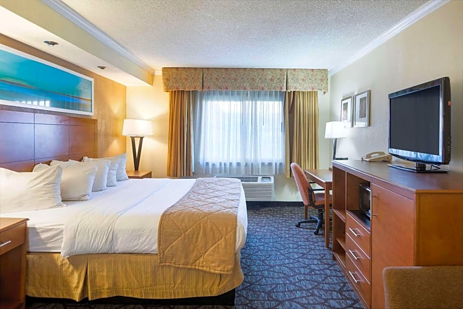 Clarion Hotel Detroit Metro Airport