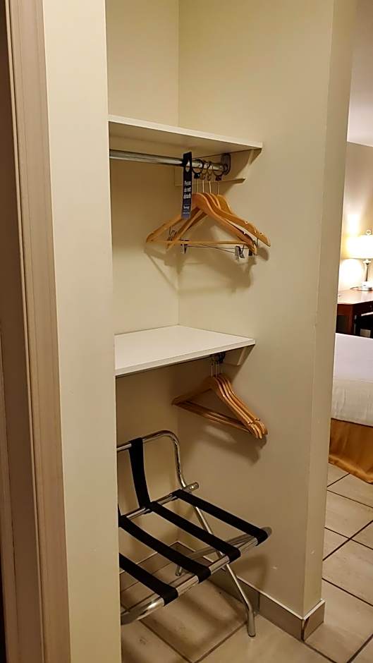 Travelodge by Wyndham Stony Plain