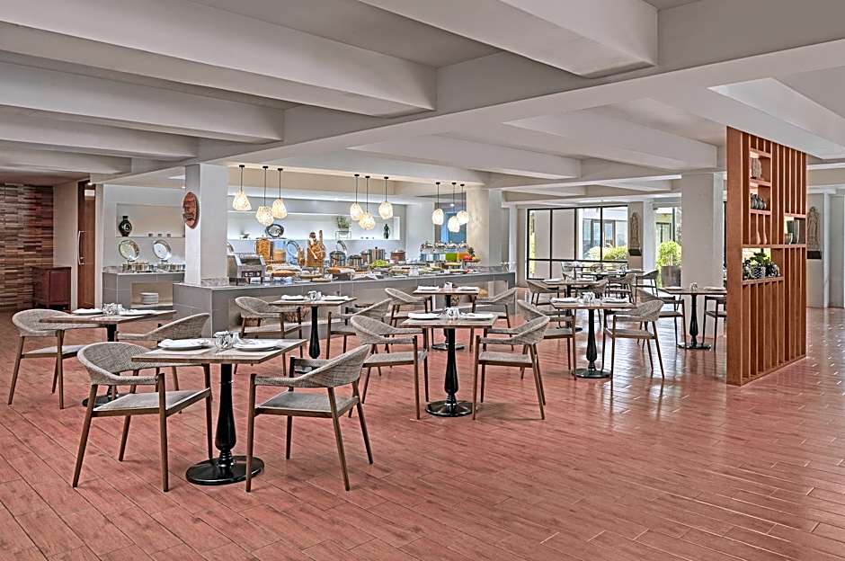 Holiday Inn and Suites Batangas Limapark By IHG