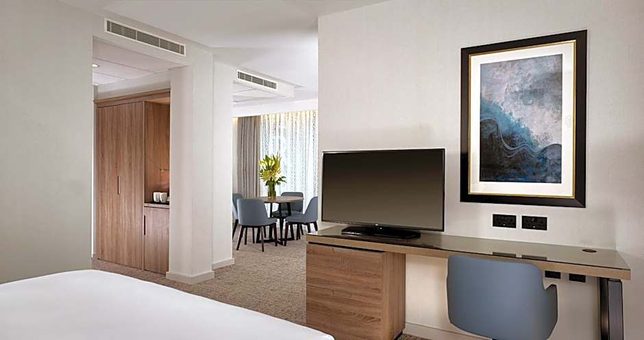 DoubleTree By Hilton Hull