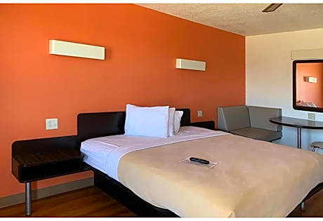1 Queen Bed | Non-Smoking, Micfridge