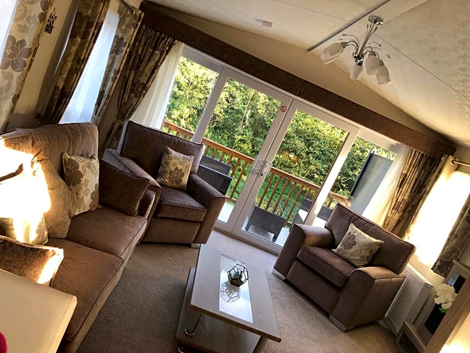 Moonlight Ridge -2 bedroom lodge with hot tub