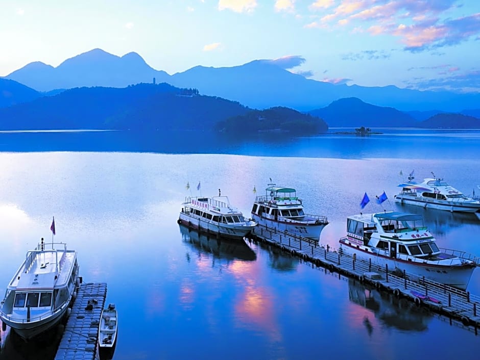 Sun Moon Lake Karuizawa Villa B&B