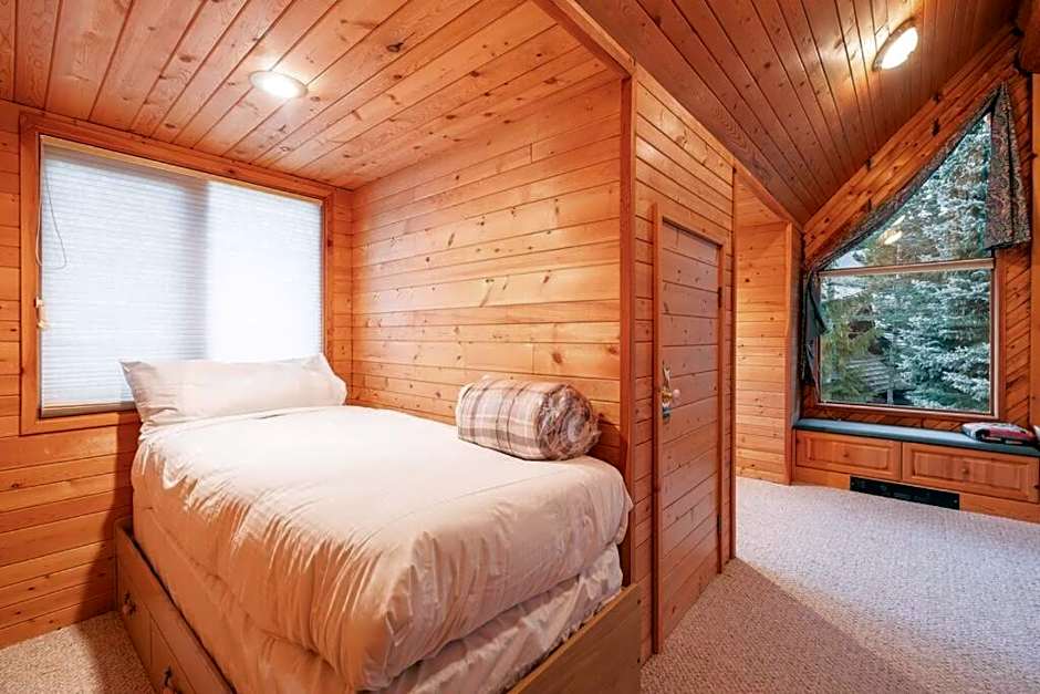 Snowridge Chalet by Outpost Whistler