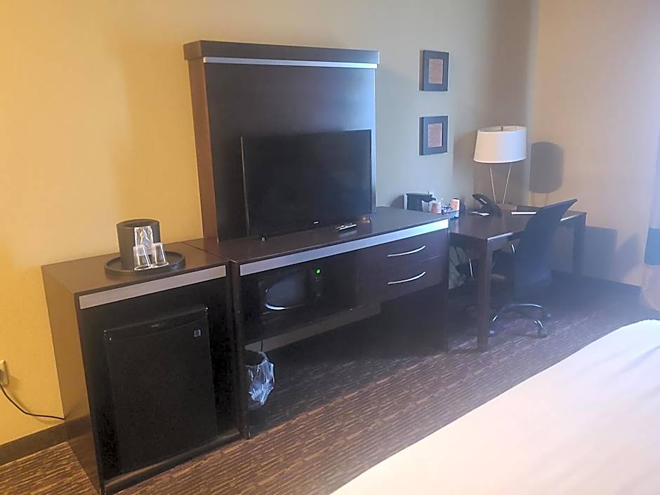 Dothan East Inn & Suites