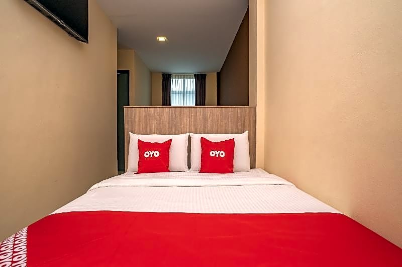 OYO 44078 The Island Hotel