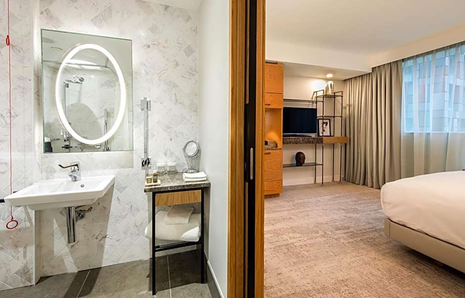 Lincoln Plaza London, Curio Collection By Hilton
