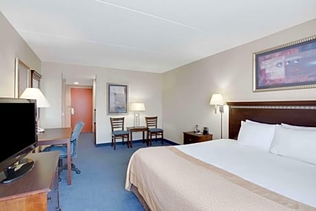1 King Bed Mobility Accessible Room Non-Smoking