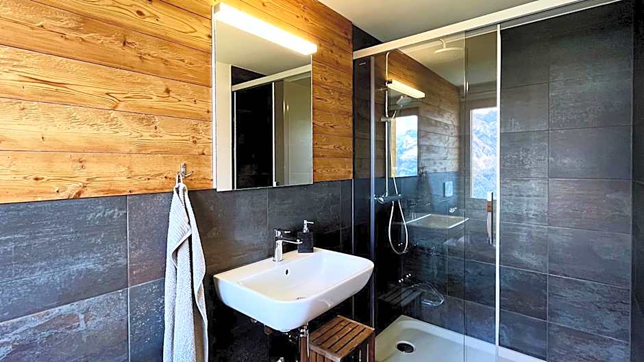 Berggasthaus Eggberge - Boutique Mountain Hotel - Access via Cablecar