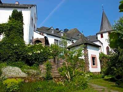 Burghaus & Villa Kronenburg