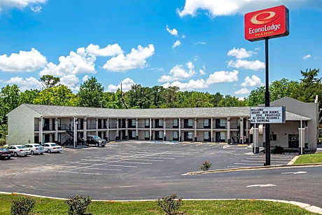 Econo Lodge Inn & Suites Evergreen
