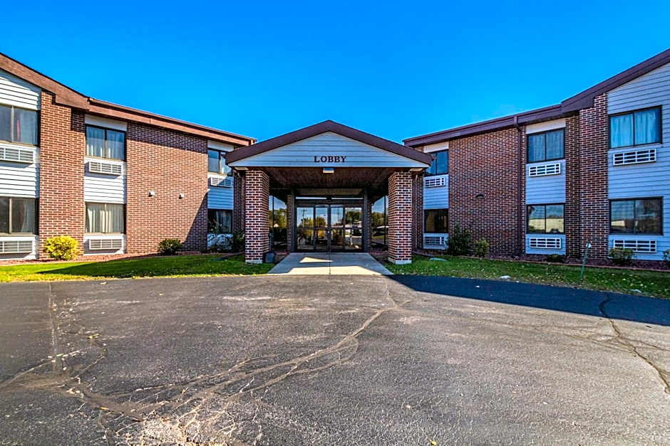 Motel 6-Saukville, WI