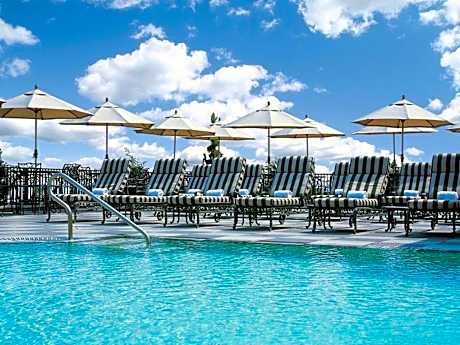 Market Pavilion Hotel