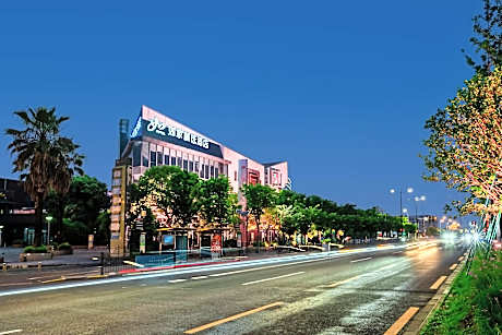 Home Inn Plus Shanghai Lingang Dishui Lake Wanda