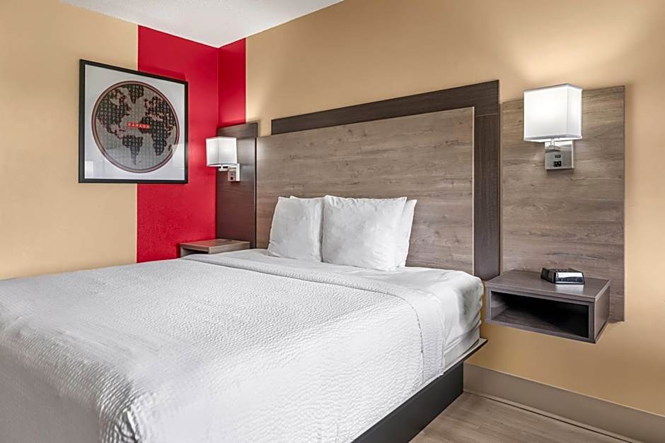 Ramada by Wyndham Minneapolis Golden Valley