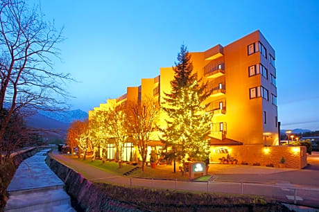 Enjoy the view of the Northern Alps! Western-style twin room above 3rd floor Non-smoking / 27 squ…