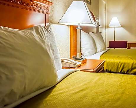 2 Double Beds Nonsmoking