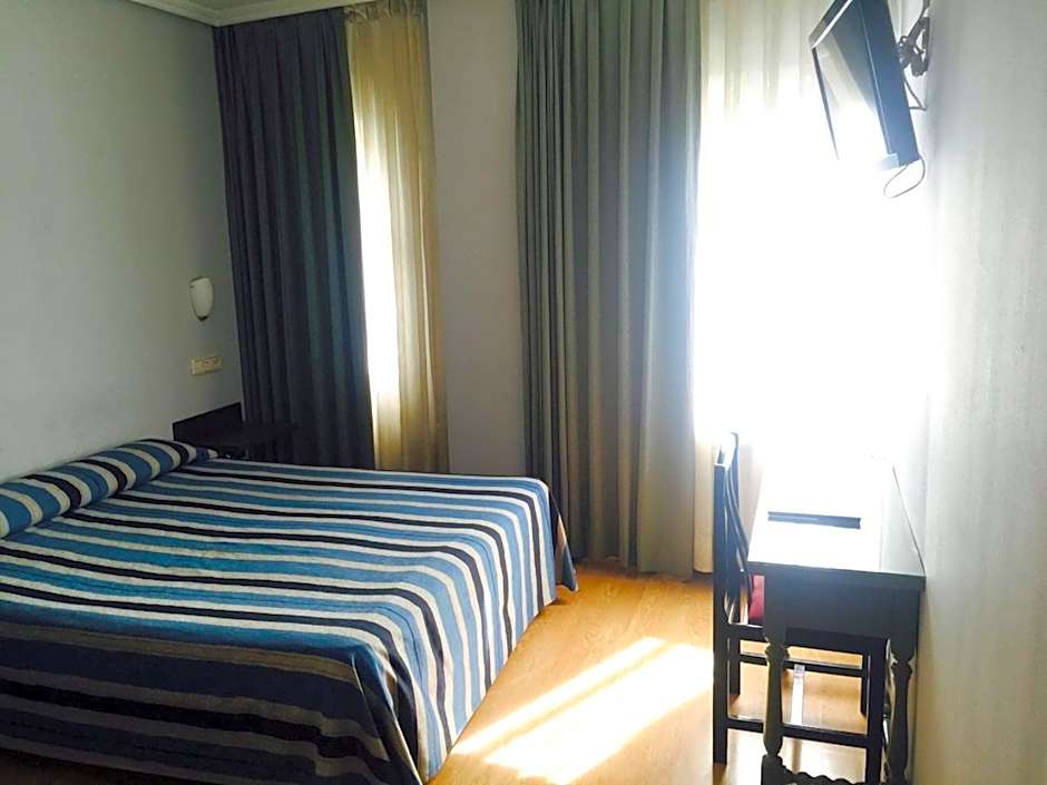 Photo 1 of 4 of Single Room