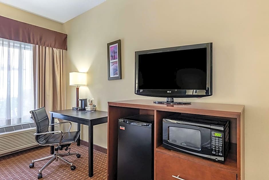 Comfort Inn & Suites Warsaw Near US-30