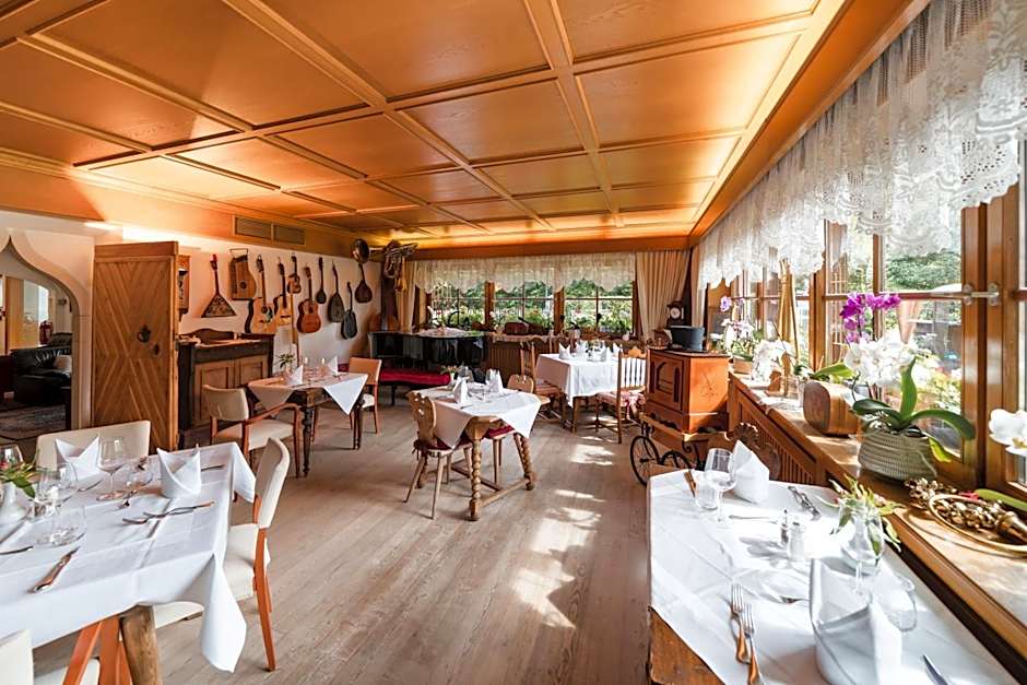 Al Plan, A mountain moving hotel