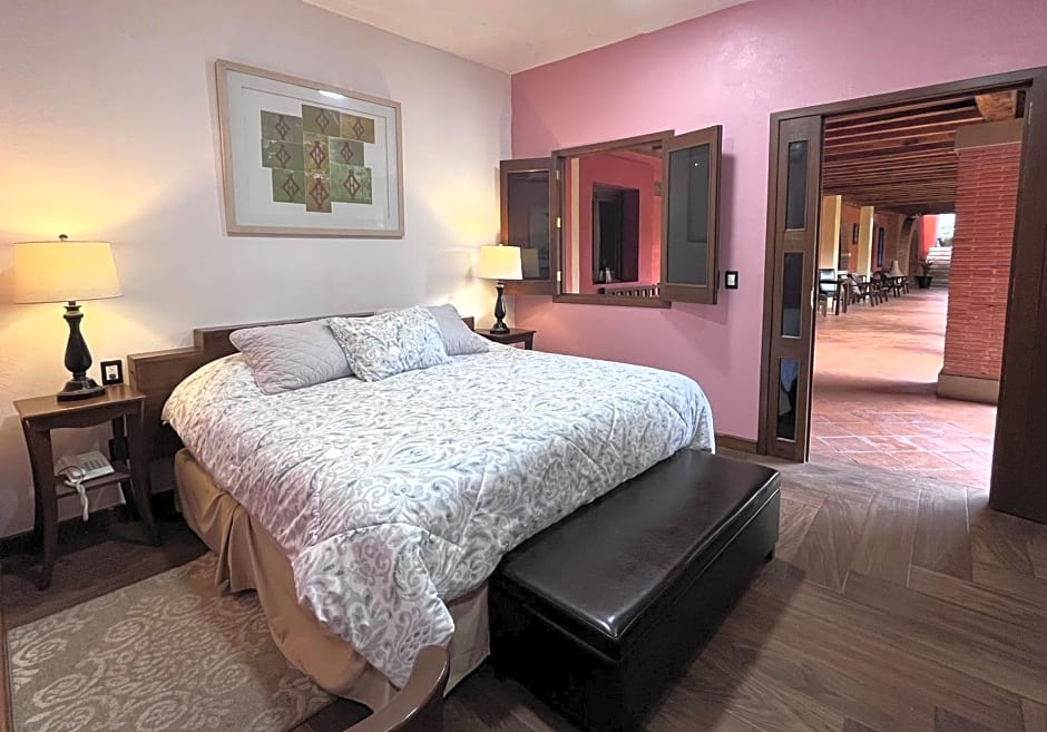 Hotel Siglo XVII Art Gallery