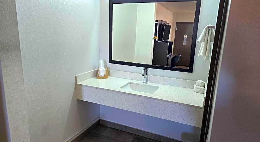 Economy Hotel Plus