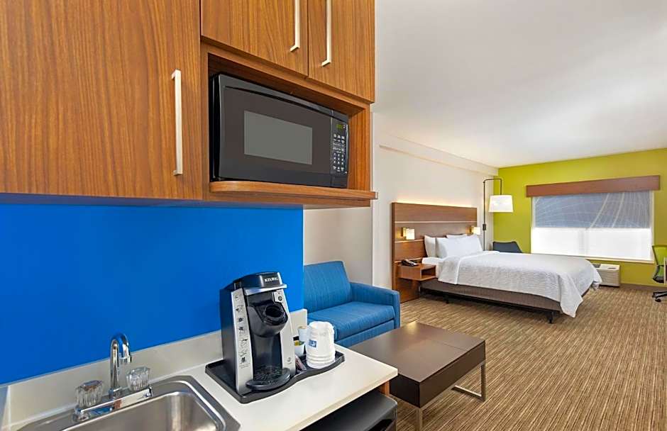 Holiday Inn Express Hotel & Suites Birmingham - Inverness 280 By IHG