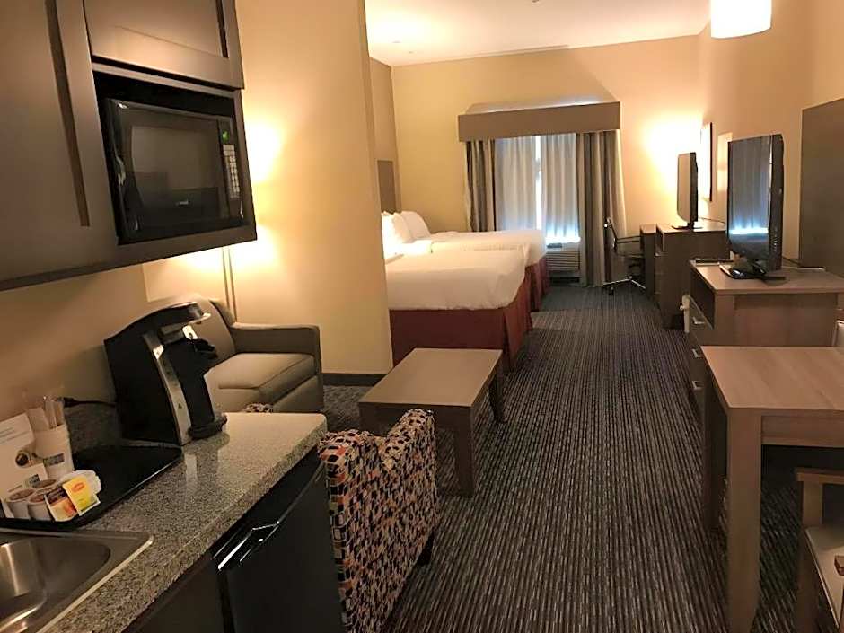 Holiday Inn Express & Suites Fredericksburg By IHG