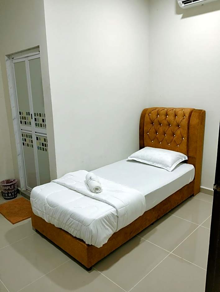 TAMU ROOMSTAY TOK MOLOR
