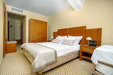 Superior Queen Room with Two Queen Beds