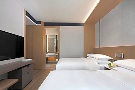 2 Bedroom Suite, Bedroom 1: 1 King, Bedroom 2: 2 Double