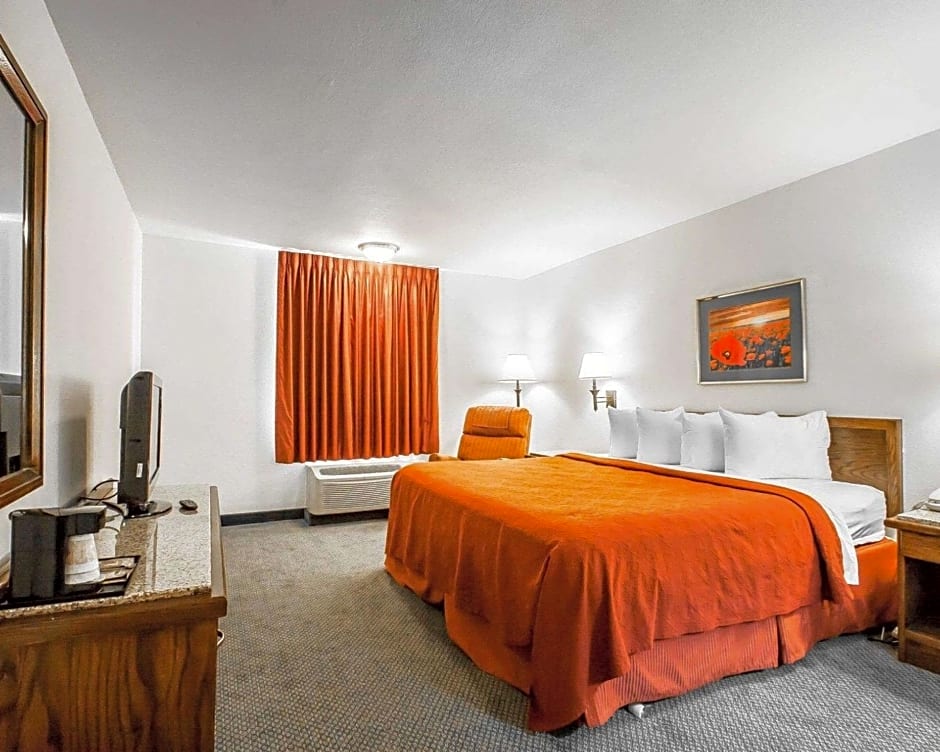 Quality Inn & Suites North Springfield