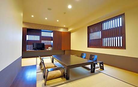 Japanese-Style Room with Shower