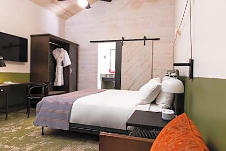 Standard King Room