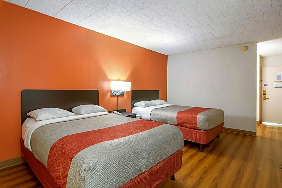 Motel 6-New Stanton, PA