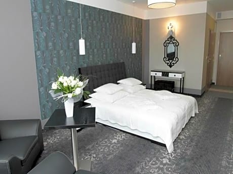 Deluxe Double Room with Shower