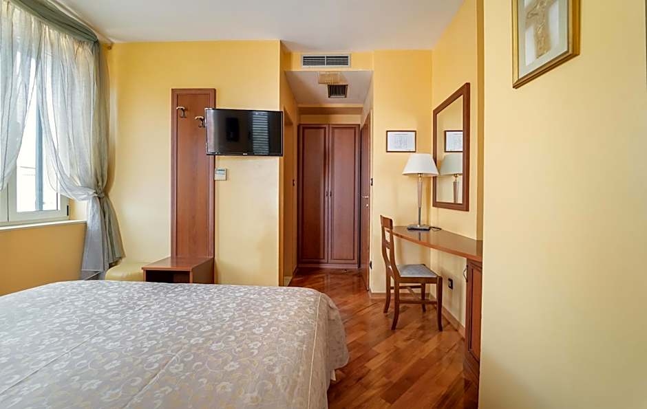 Hotel Peristil