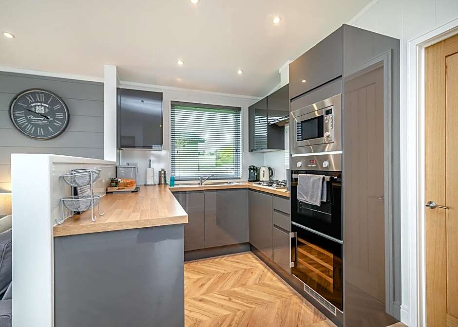 Midsomer Lodges