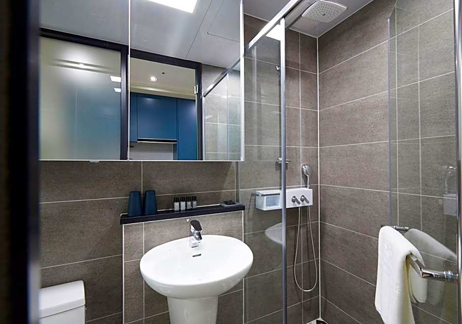 Sokcho Chonpines Beach Hotel