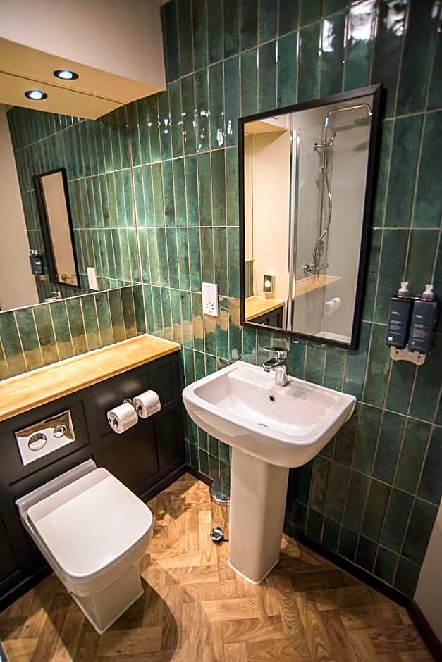 Cat & Lion Country Pub and Hotel