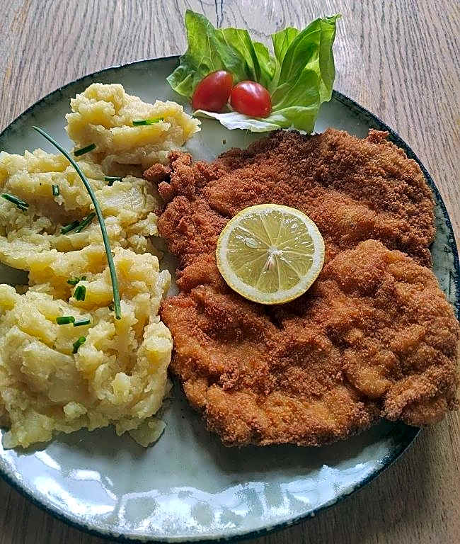Hotel "Cafe Verkehrt" - Wellcome Motorbiker, Berufsleute und Reisende im Schwarzwald