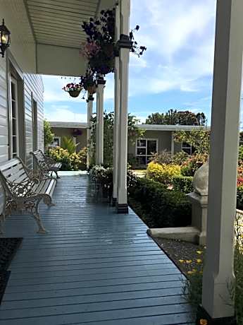 Basic Triple Room with Shared Bathroom